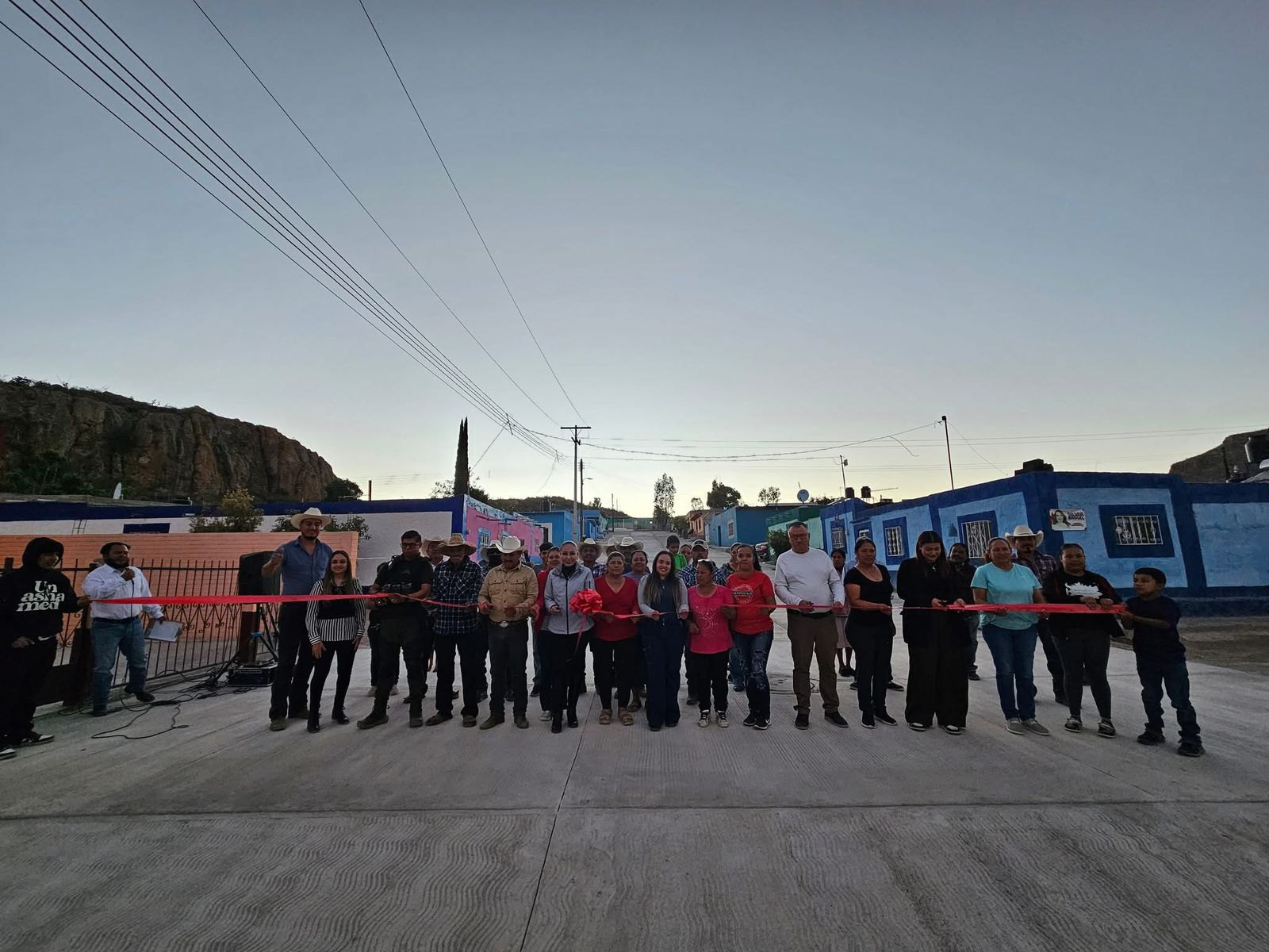 INAUGURACIÓN DE PAVIMENTACIÓN DE LA CALLE PRINCIPAL EN LA COMUNIDAD DE SAN VICENTE DE MELONES